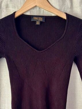 Cute Cropped Heart Shape V Neck Sweater by Truth